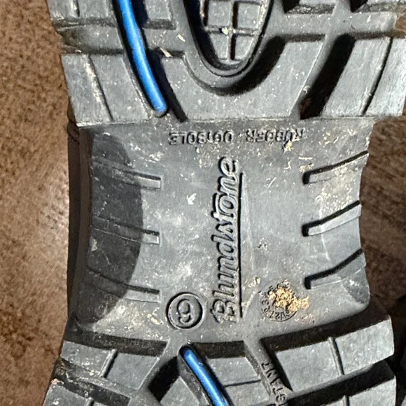 Blundstone Black Leather Lug Sole Boots - Picture 5 of 5